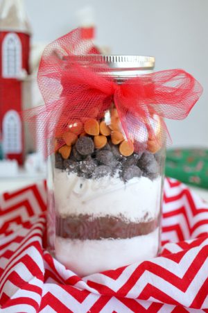 homemade gifts: caramel pecan brownie mix in a jar - The Baking Fairy