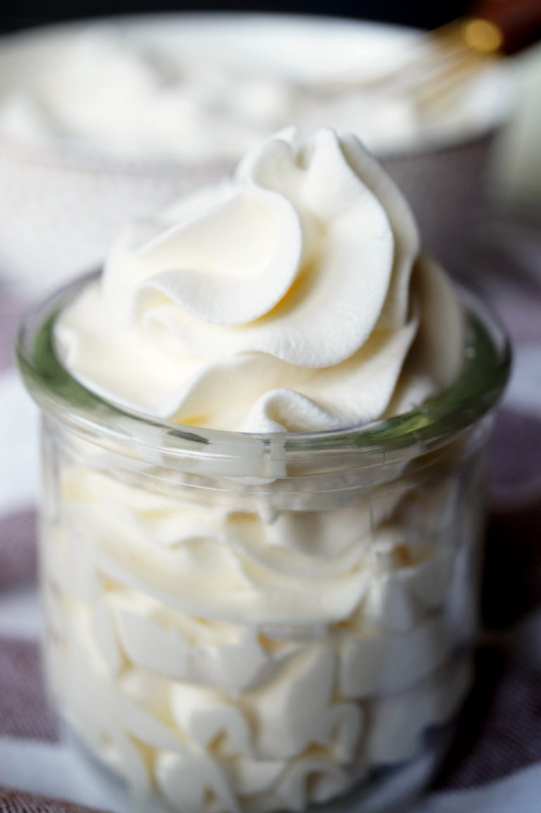 the easiest stabilized whipped cream - The Baking Fairy