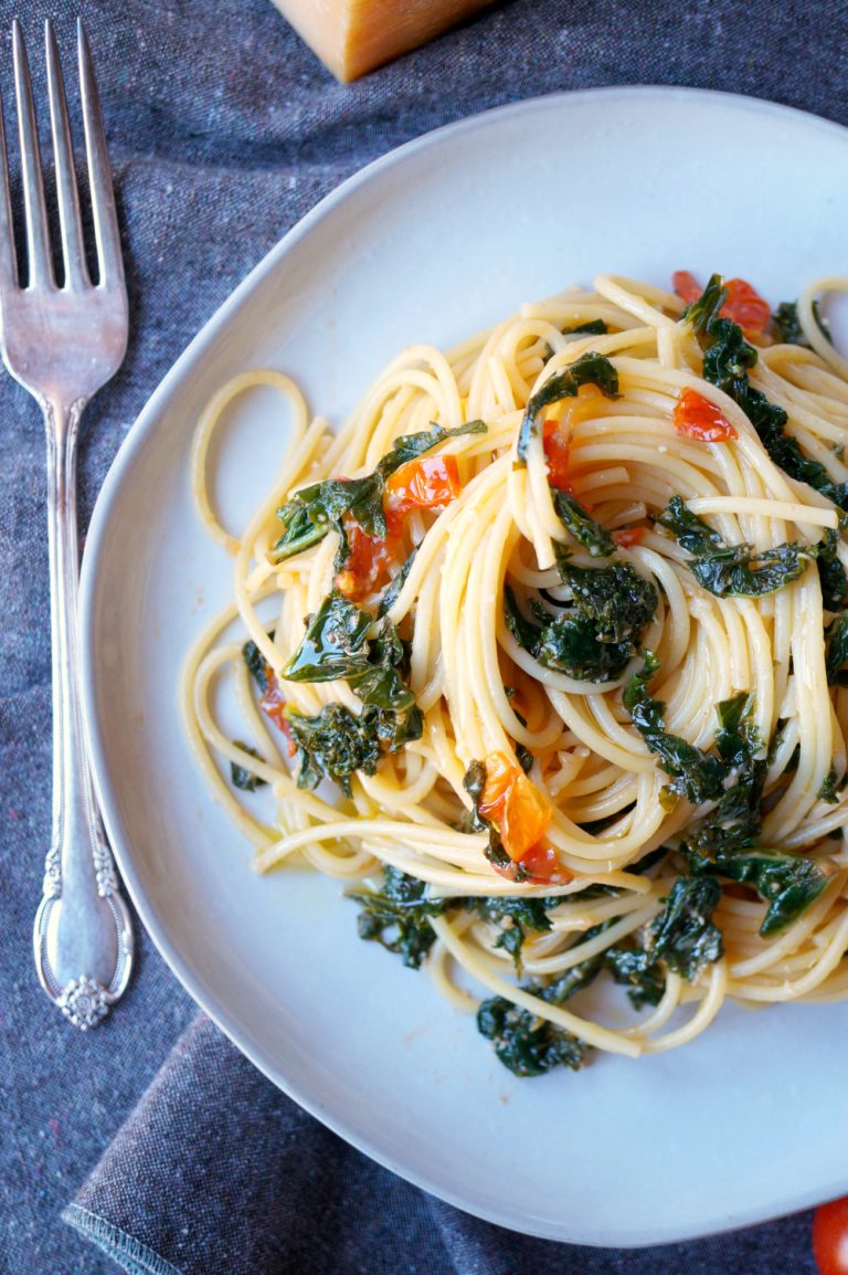 super simple tomato kale spaghetti - The Baking Fairy