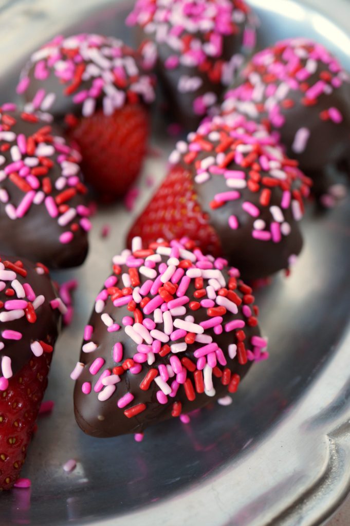 Oreo truffle-stuffed strawberries - The Baking Fairy