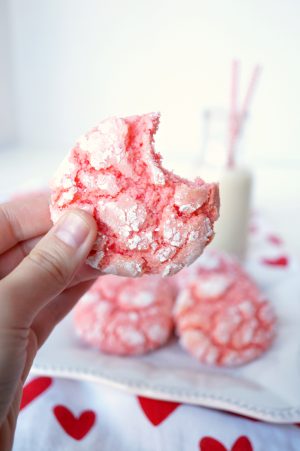 strawberry cake mix crinkle cookies - The Baking Fairy