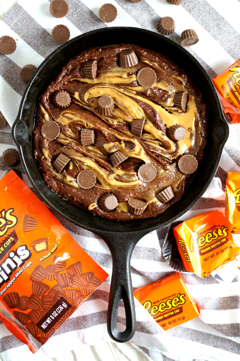 Reese's Peanut Butter & Chocolate Chip Cookie Cast Iron Skillet Set